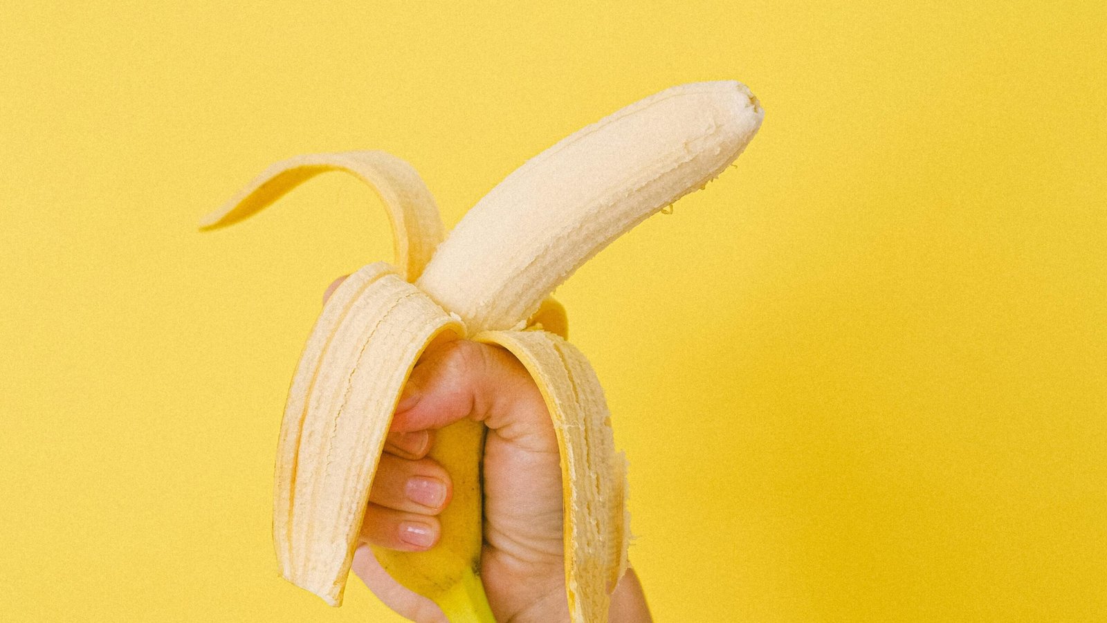 Como conservar bananas por mais tempo e sem escurecer: guia completo para prolongar a vida das suas frutas pexels shvetsa 5217996 edited scaled