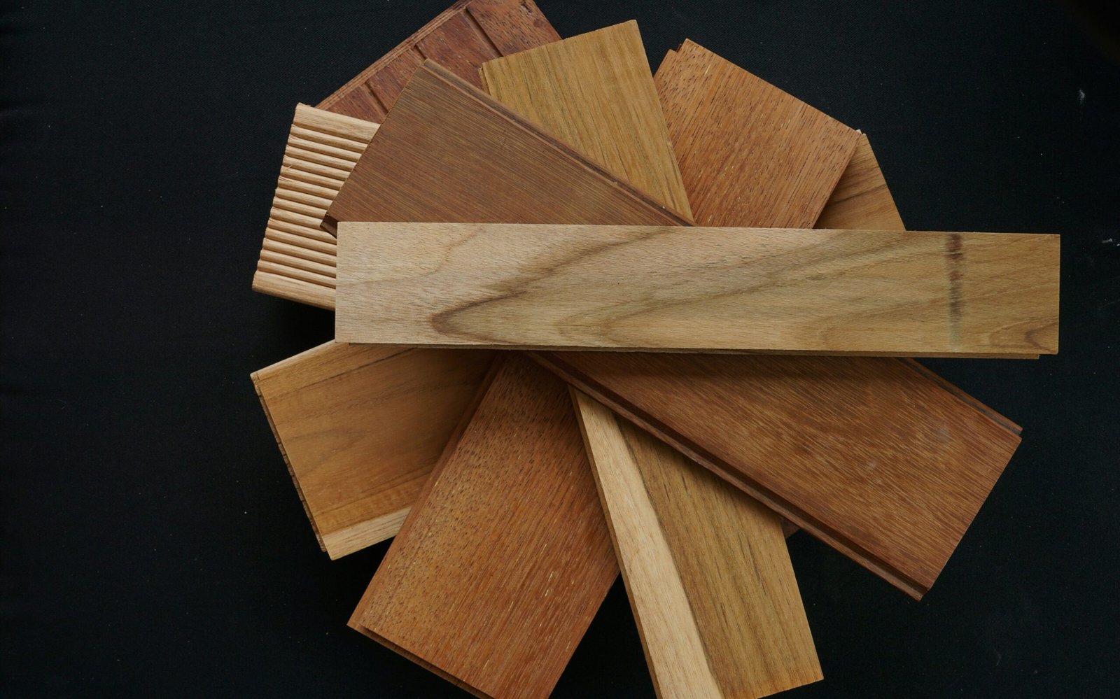 lantai kayu indonesia DcSCynDnihA unsplash edited scaled