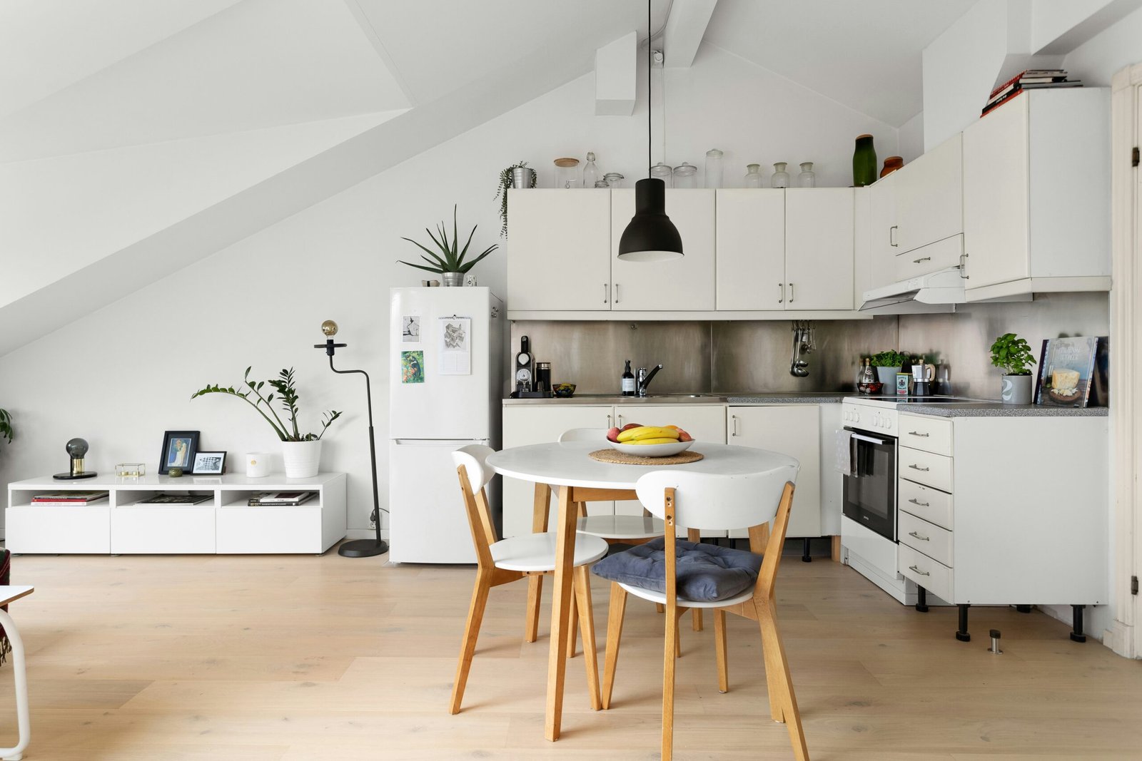 lisa anna AEKzcNqH0d8 unsplash scaled