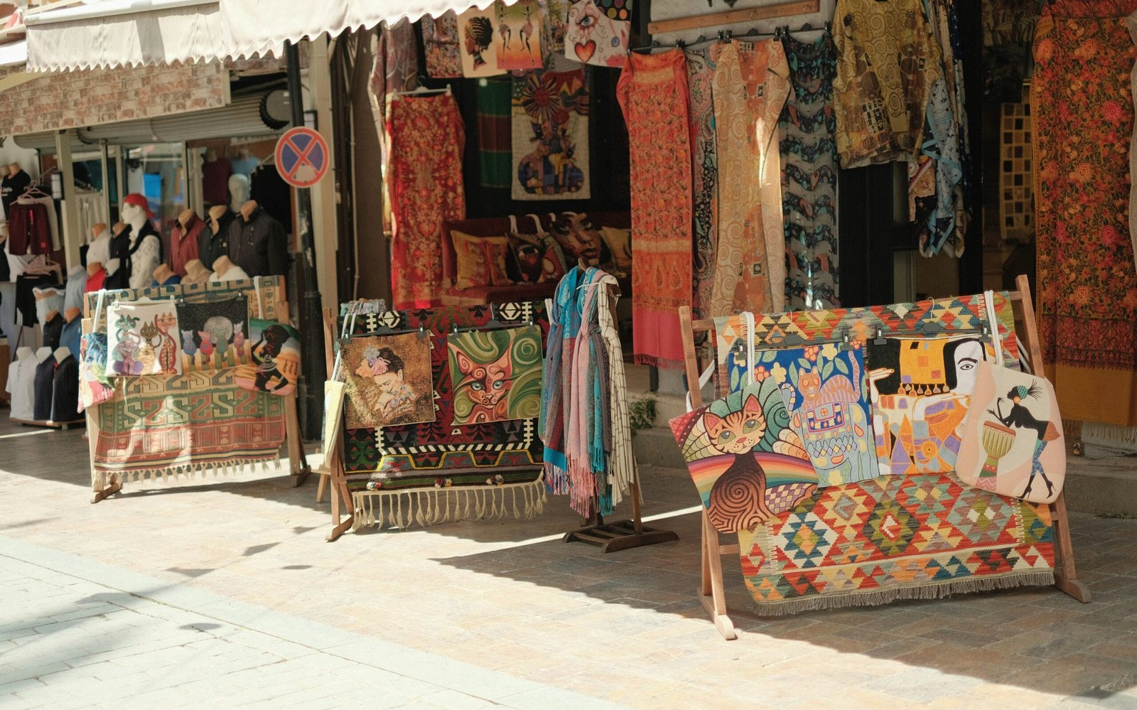 4 passos para começar a ganhar dinheiro com decoração nhi dam V3K8YvLWXsE unsplash edited scaled