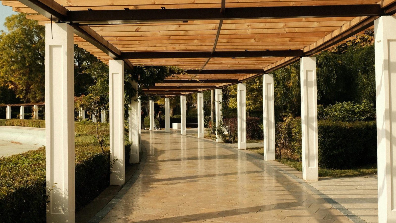 Ideias para melhorar a privacidade no seu terreno: soluções práticas, modernas e eficientes pexels zeynepshoots 2151869851 34676954 edited scaled