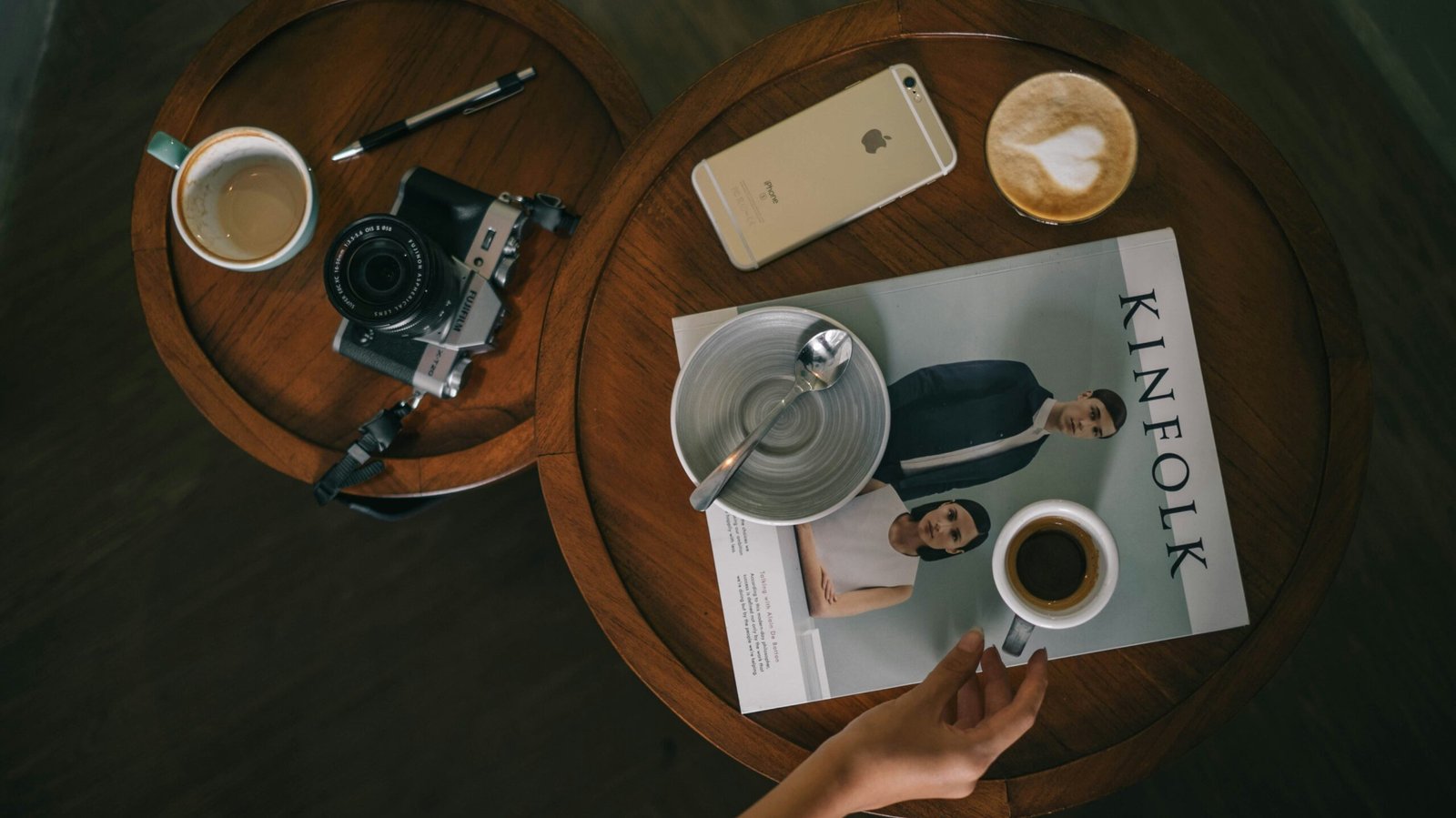 Ideias de decoração com objetos feitos de troncos de árvores: charme rústico e criatividade para transformar seus ambientes rizky subagja mX5V ylBAZE unsplash edited scaled